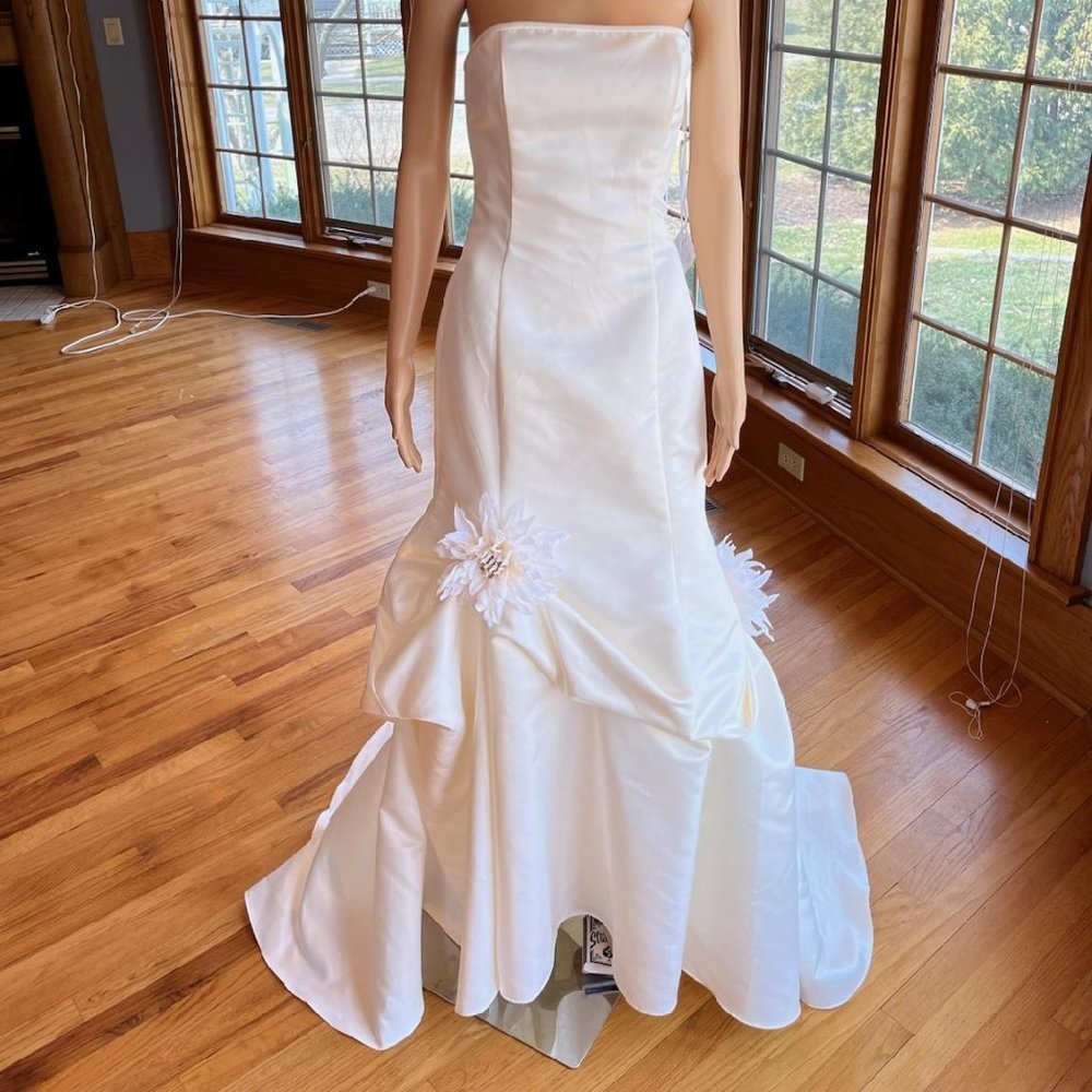 Jessica McClintock Ivory Satin Wedding Dress with Flower Accents